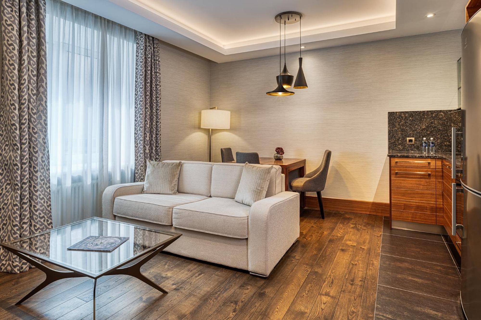 Grand Kempinski Хотел Рига